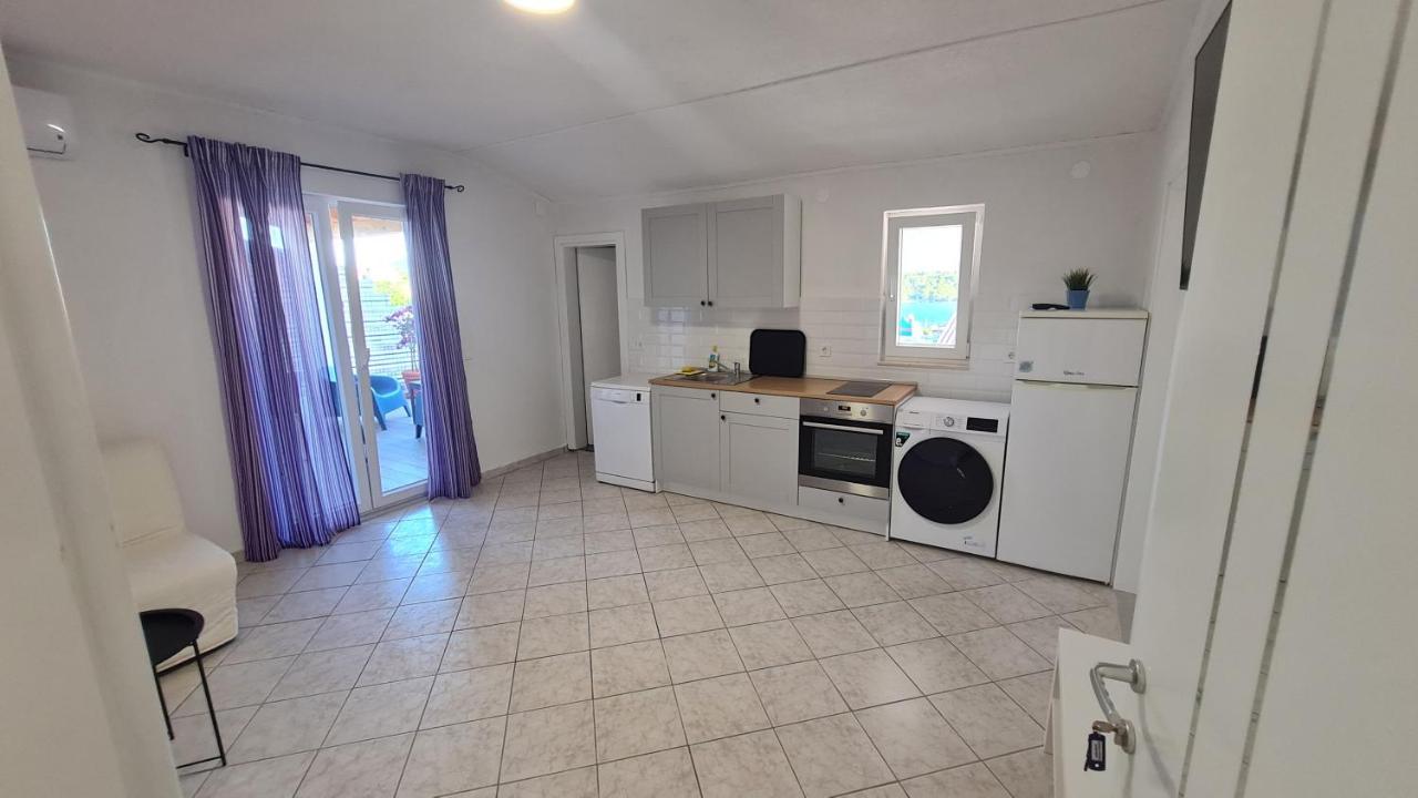 Apartmani Mlinar-One Bedroom Seaview Гребастика Экстерьер фото